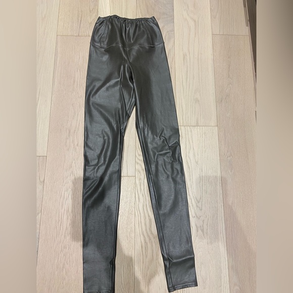 Wilfred high waisted vegan leather pants - Picture 1 of 3